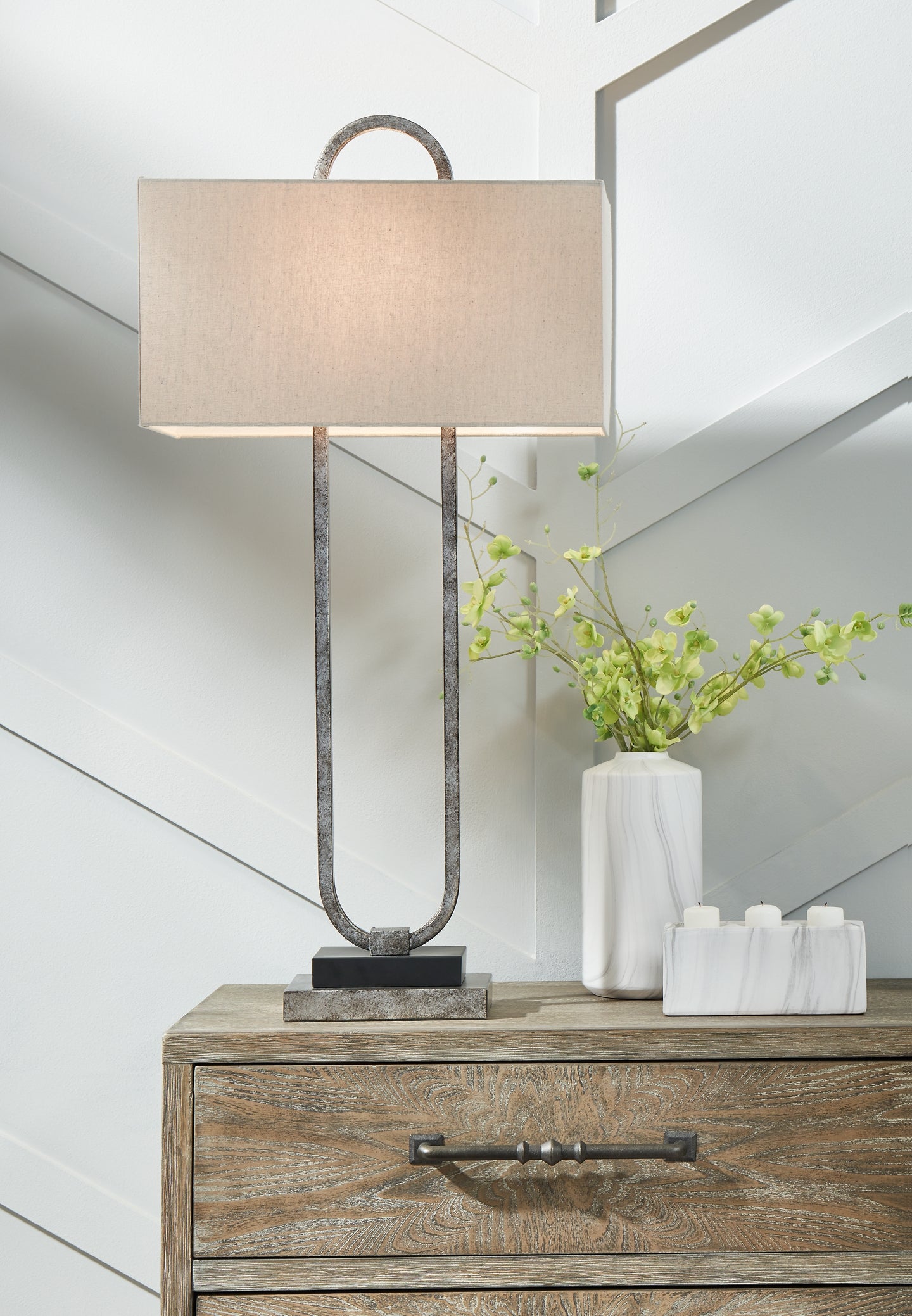 Ashley Express - Bennish Metal Table Lamp (1/CN)